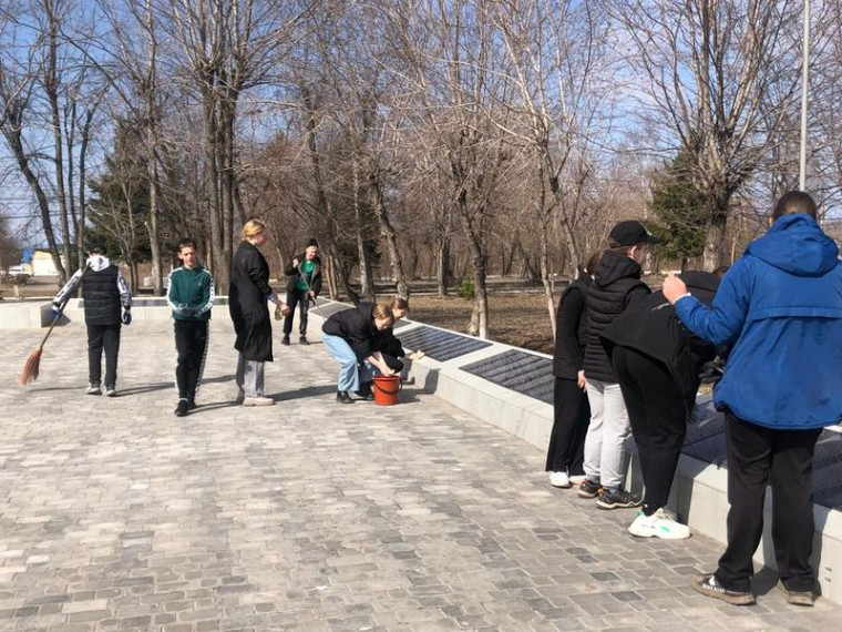 Cубботник волонтёрского отряда «Солнце Сибири».